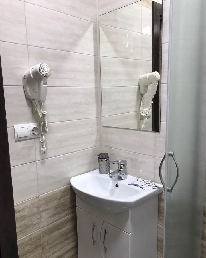 Gray Hotel Vynohradiv Esterno foto