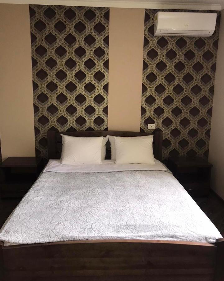 Gray Hotel Vynohradiv Esterno foto
