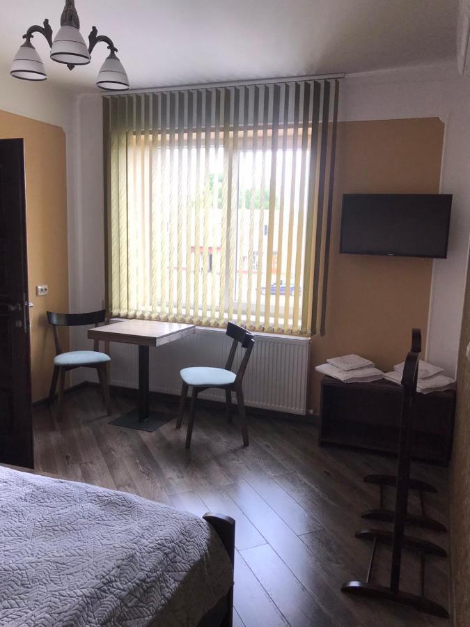 Gray Hotel Vynohradiv Esterno foto