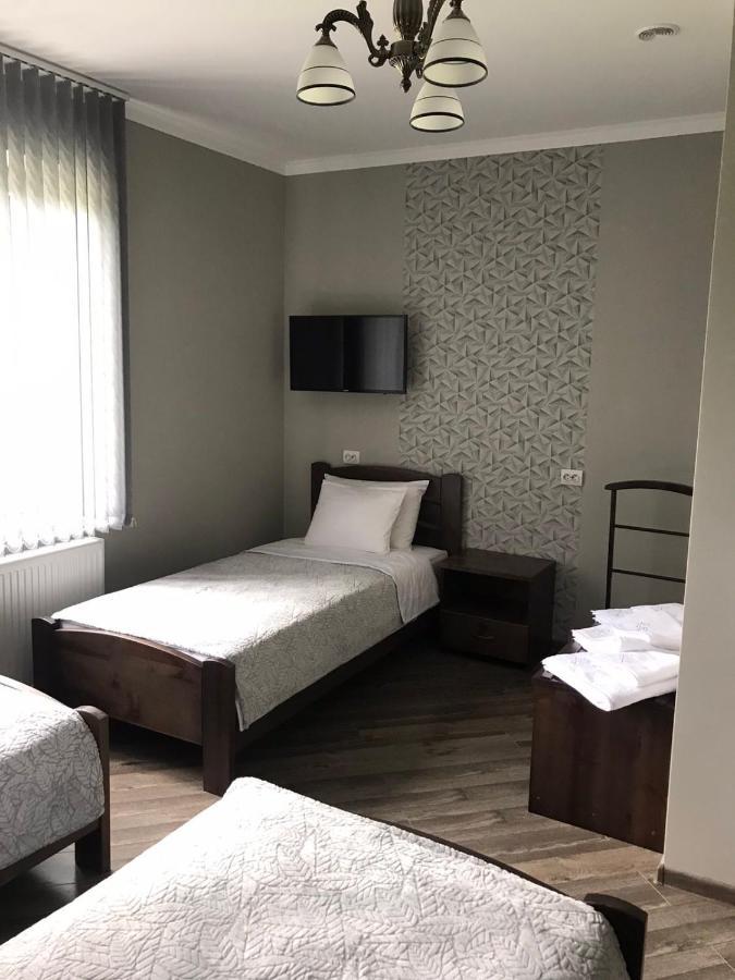 Gray Hotel Vynohradiv Esterno foto