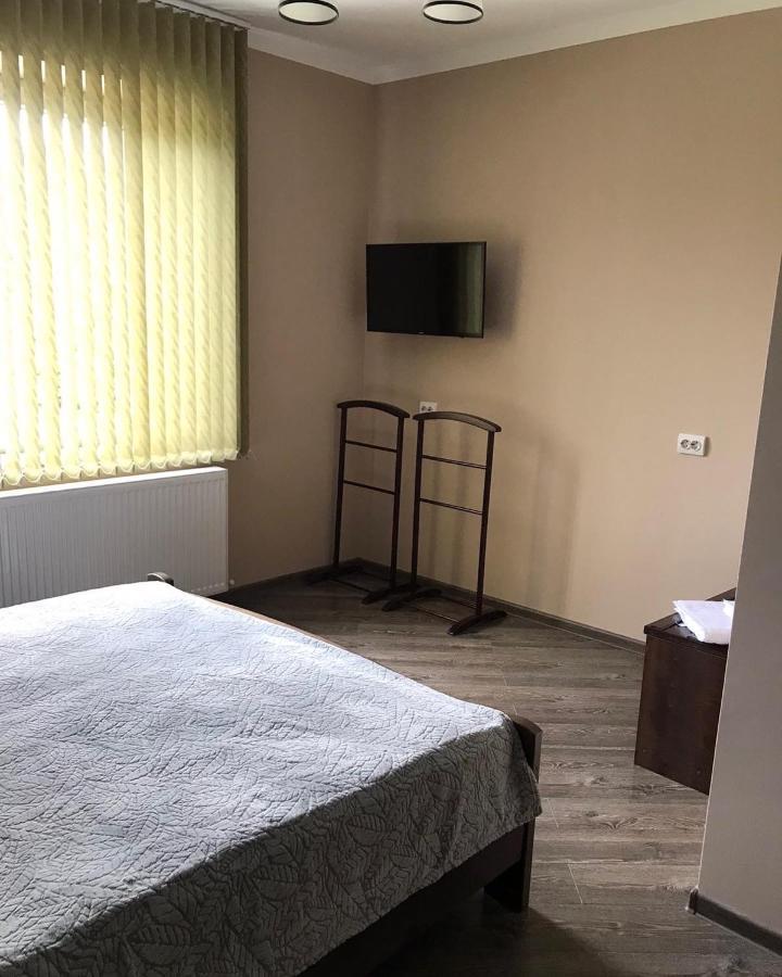 Gray Hotel Vynohradiv Esterno foto